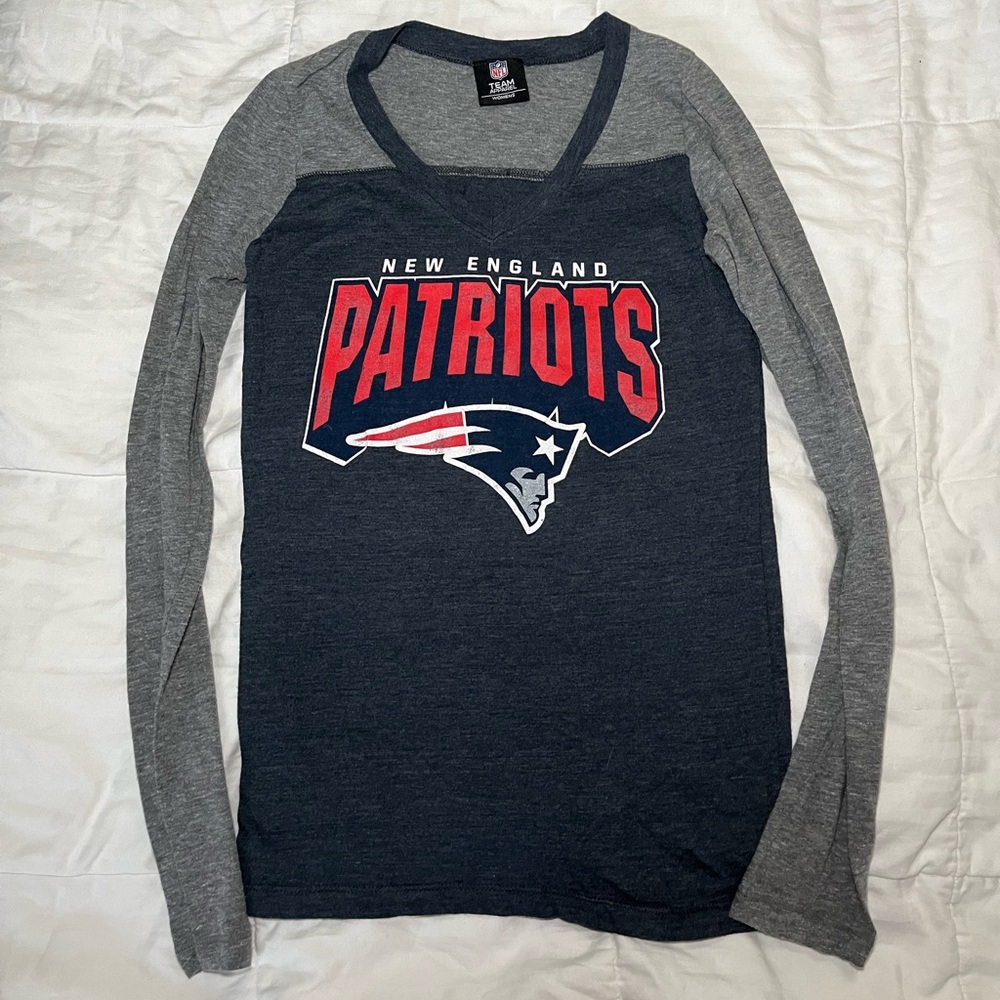Small New England Patriots long sleeve T-shirt